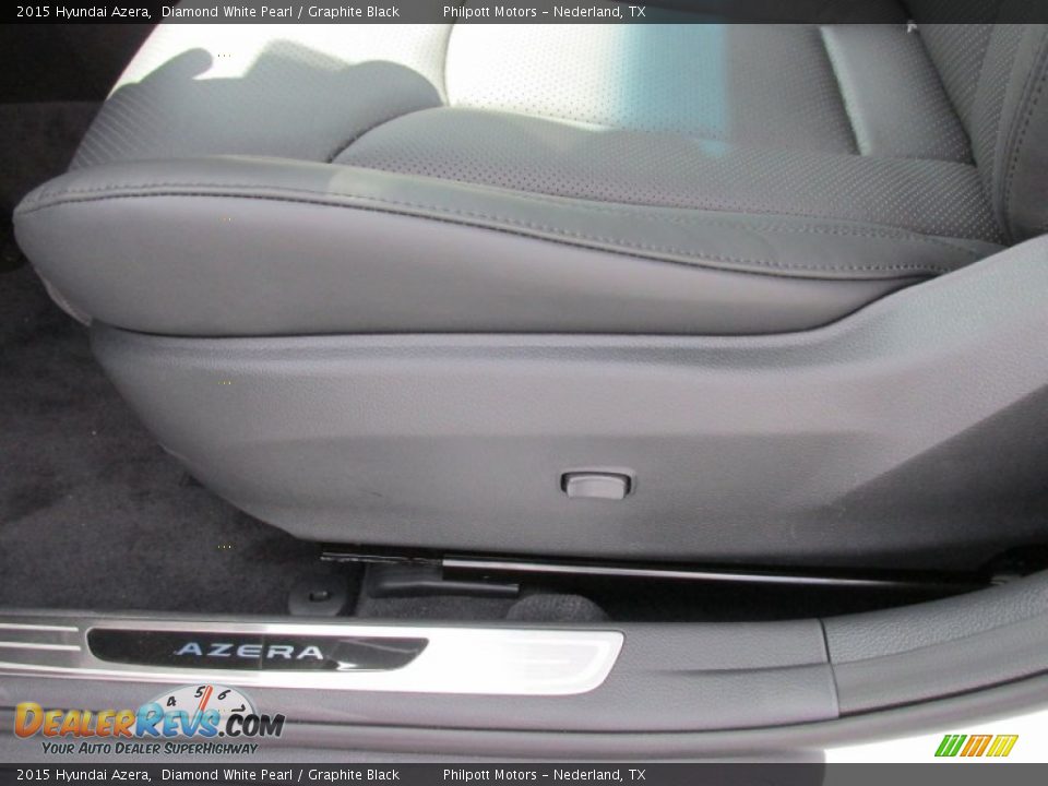 2015 Hyundai Azera Diamond White Pearl / Graphite Black Photo #24