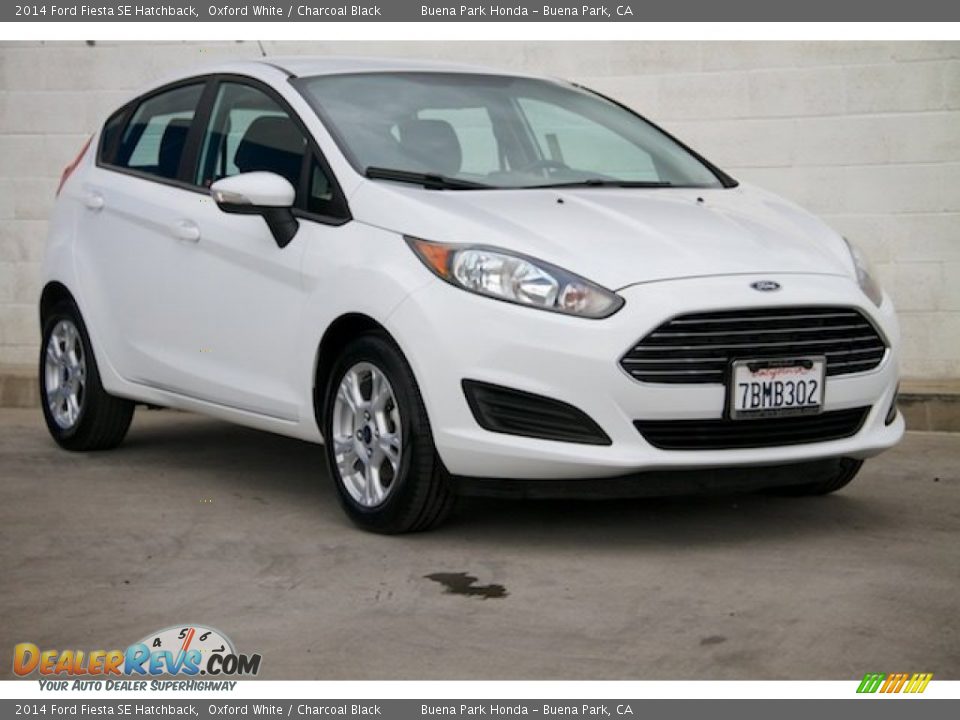 2014 Ford Fiesta SE Hatchback Oxford White / Charcoal Black Photo #1