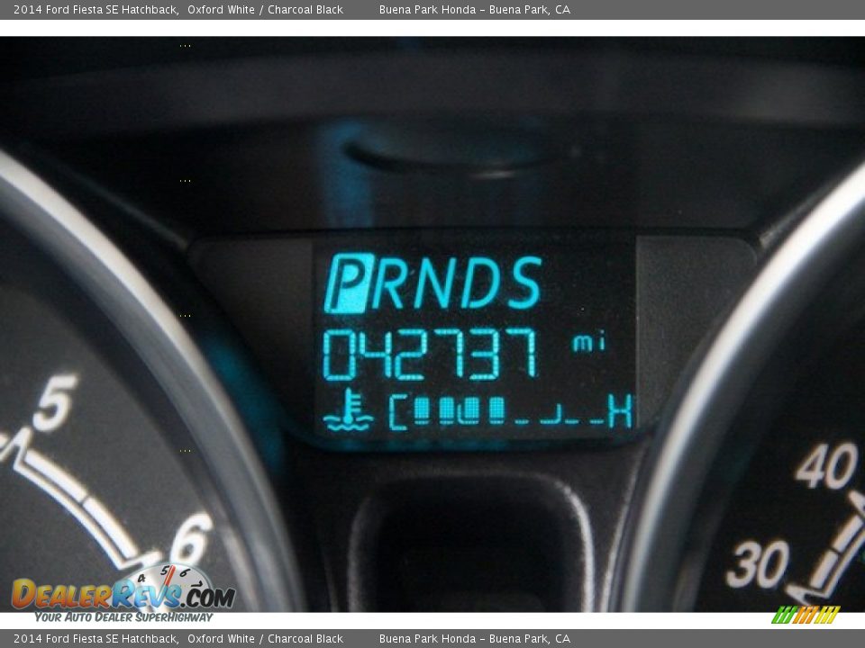2014 Ford Fiesta SE Hatchback Oxford White / Charcoal Black Photo #6