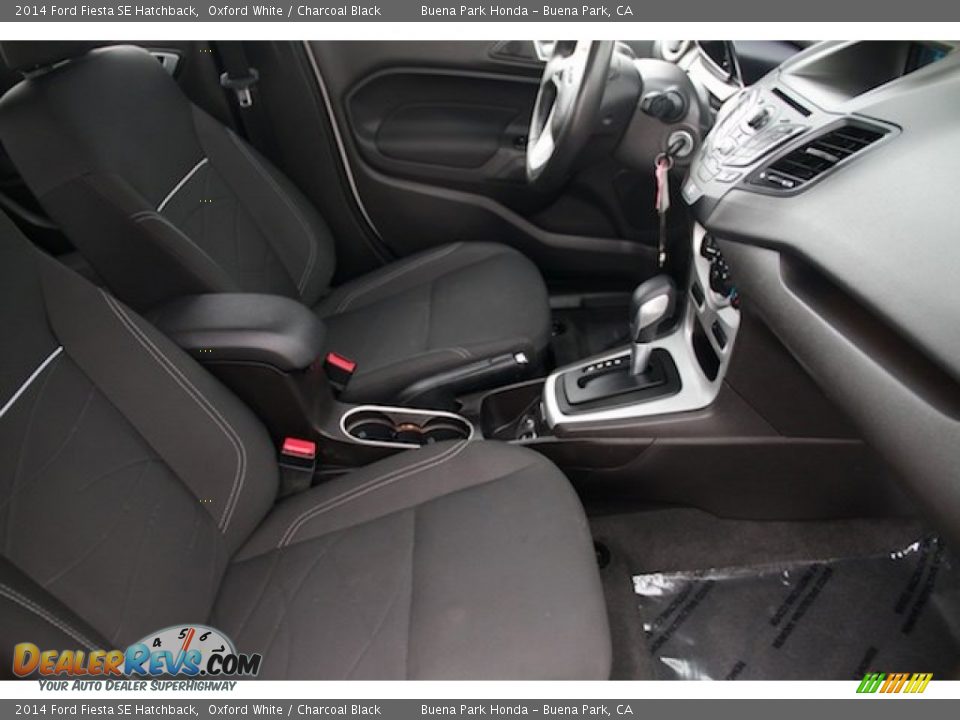 2014 Ford Fiesta SE Hatchback Oxford White / Charcoal Black Photo #17