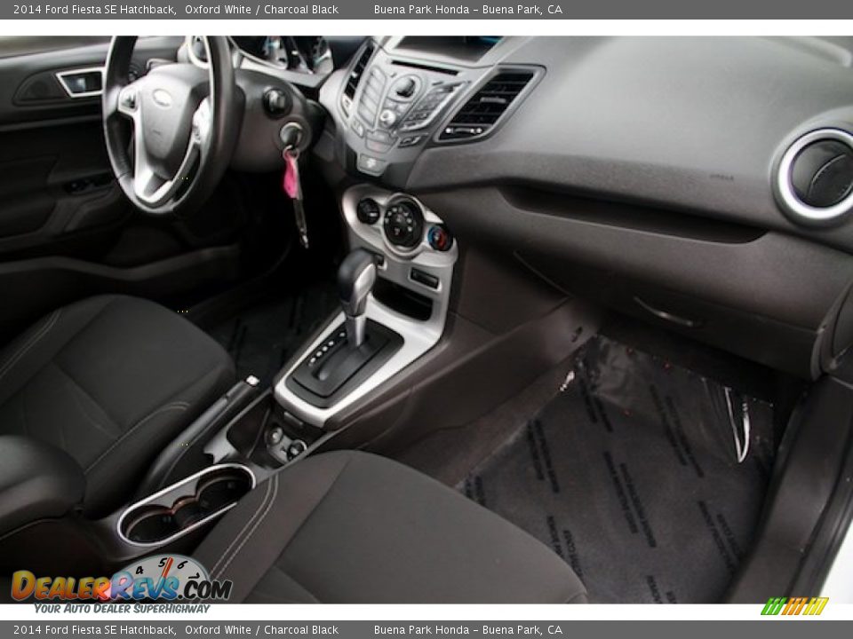 2014 Ford Fiesta SE Hatchback Oxford White / Charcoal Black Photo #18