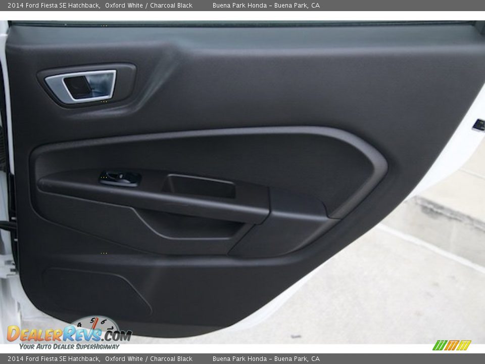 2014 Ford Fiesta SE Hatchback Oxford White / Charcoal Black Photo #24