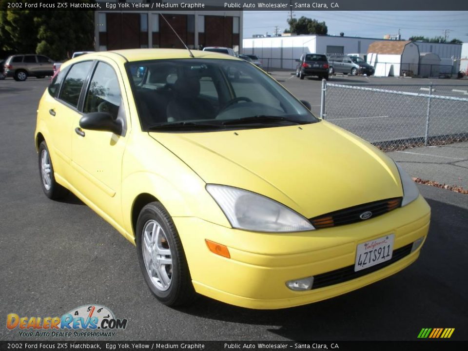 2002 Ford Focus ZX5 Hatchback Egg Yolk Yellow / Medium Graphite Photo #2