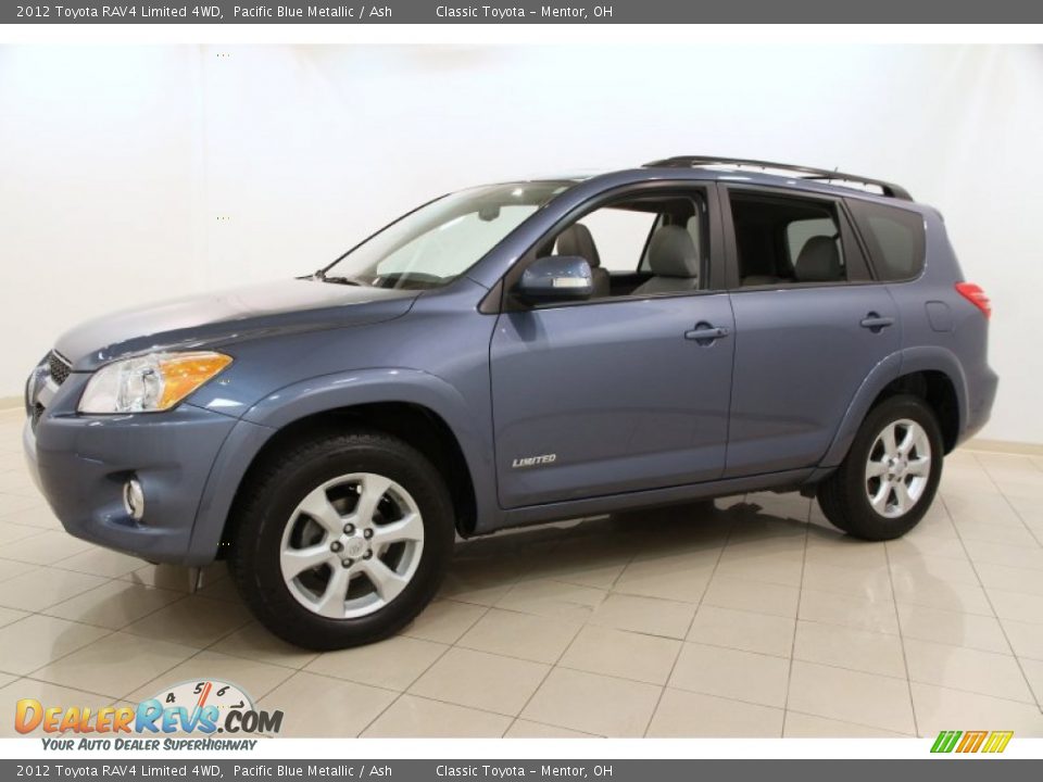 Front 3/4 View of 2012 Toyota RAV4 Limited 4WD Photo #3
