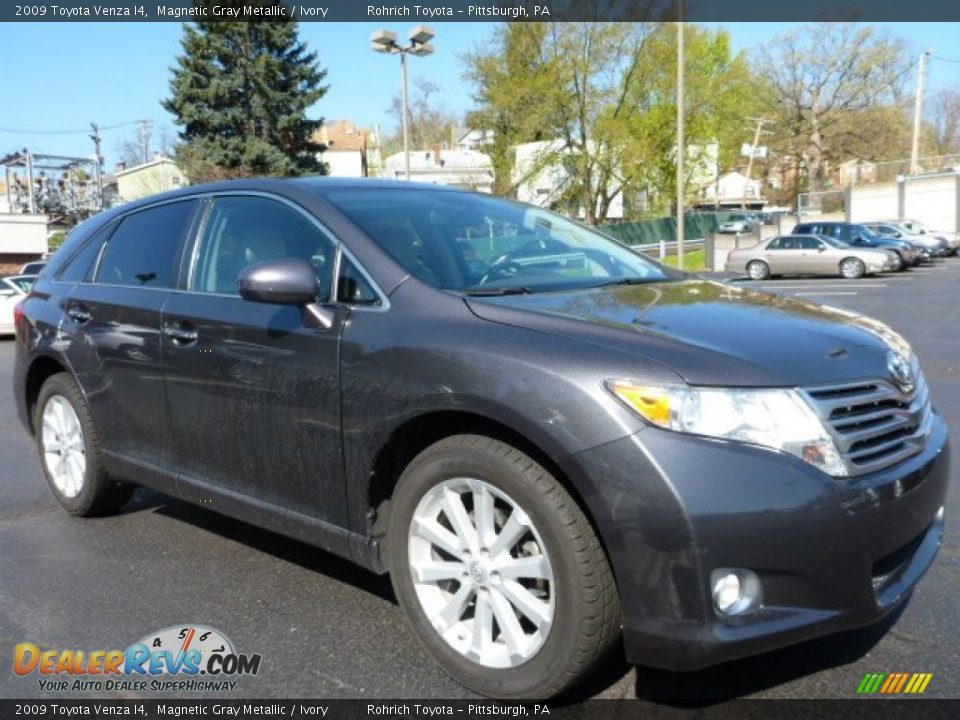 Front 3/4 View of 2009 Toyota Venza I4 Photo #1