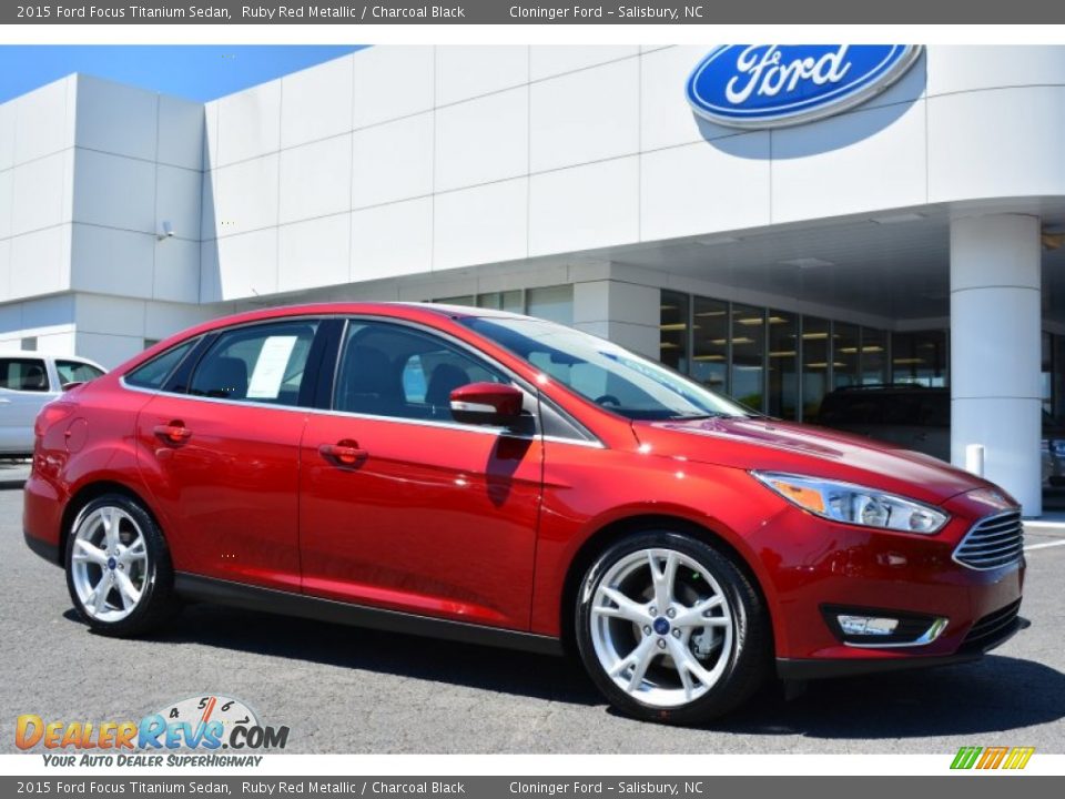 Front 3/4 View of 2015 Ford Focus Titanium Sedan Photo #1