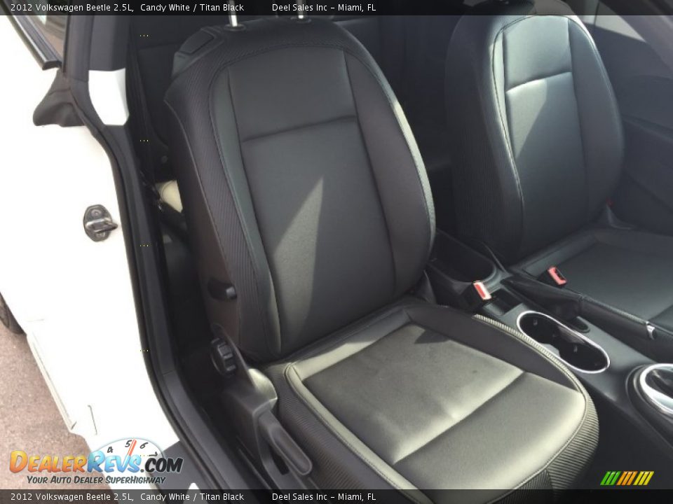 2012 Volkswagen Beetle 2.5L Candy White / Titan Black Photo #10
