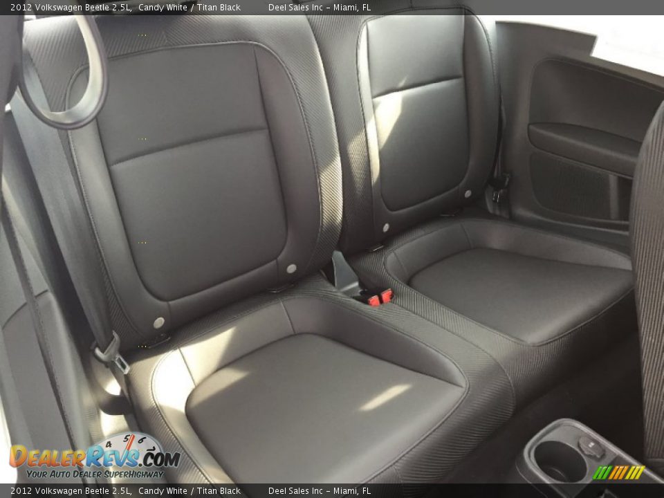 2012 Volkswagen Beetle 2.5L Candy White / Titan Black Photo #11