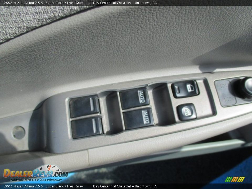 2002 Nissan Altima 2.5 S Super Black / Frost Gray Photo #19