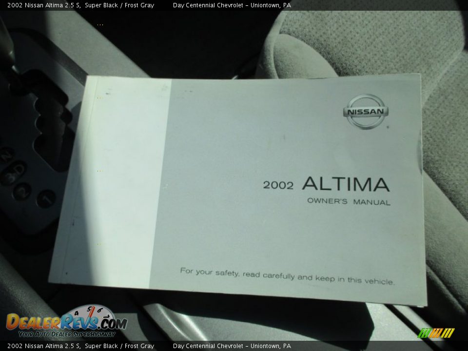 2002 Nissan Altima 2.5 S Super Black / Frost Gray Photo #36