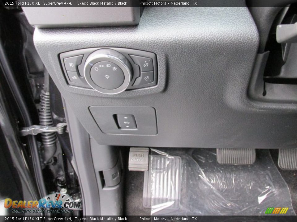 Controls of 2015 Ford F150 XLT SuperCrew 4x4 Photo #36