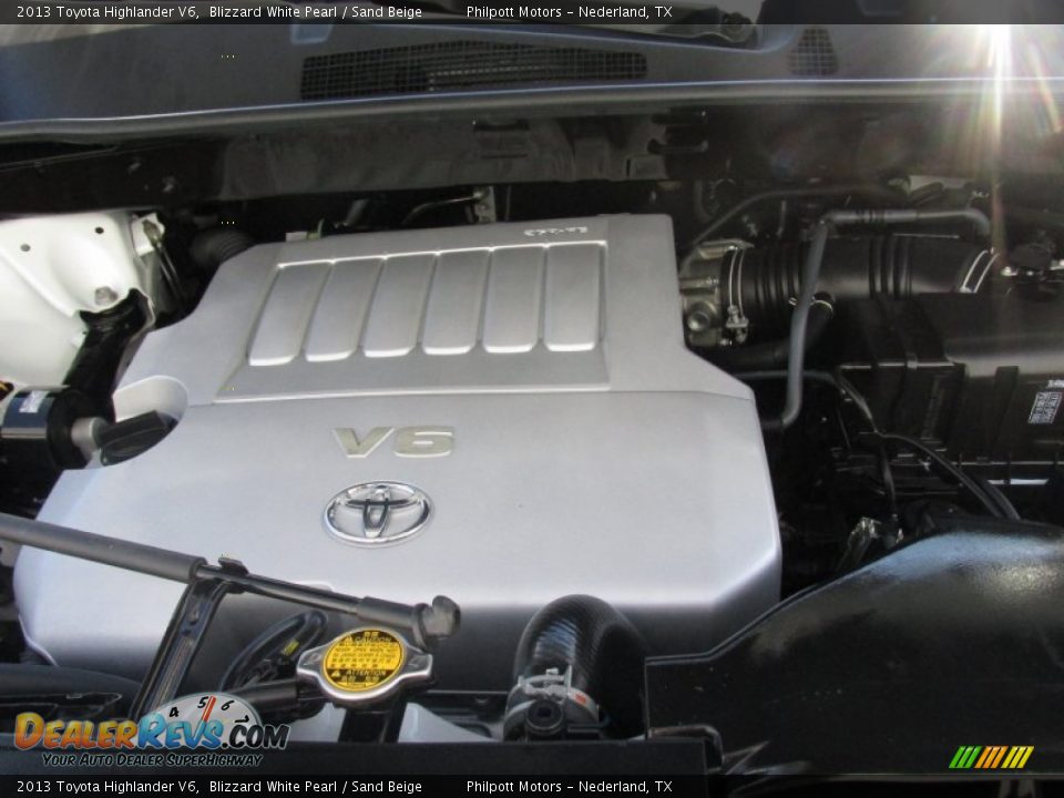 2013 Toyota Highlander V6 Blizzard White Pearl / Sand Beige Photo #20