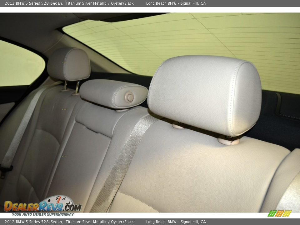 2012 BMW 5 Series 528i Sedan Titanium Silver Metallic / Oyster/Black Photo #17