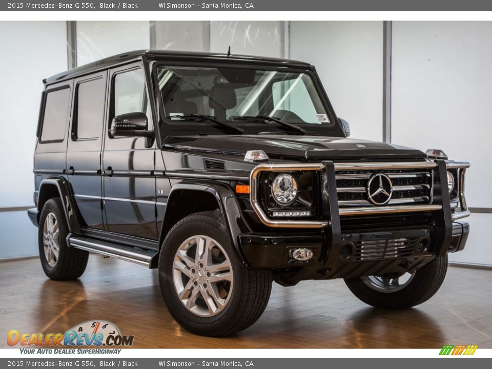 Front 3/4 View of 2015 Mercedes-Benz G 550 Photo #12
