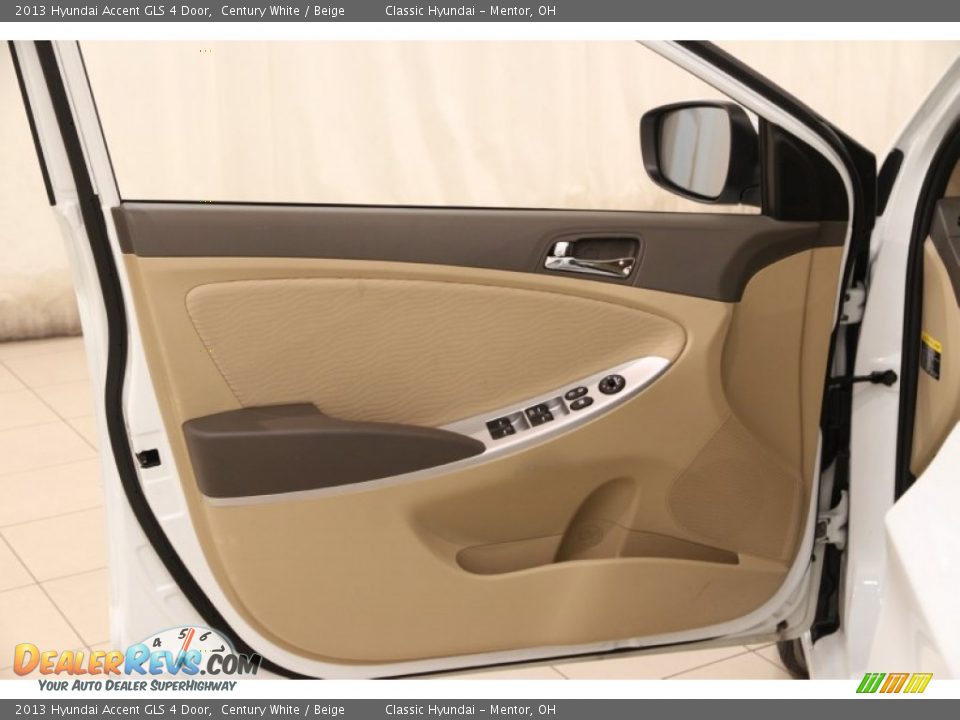 2013 Hyundai Accent GLS 4 Door Century White / Beige Photo #4