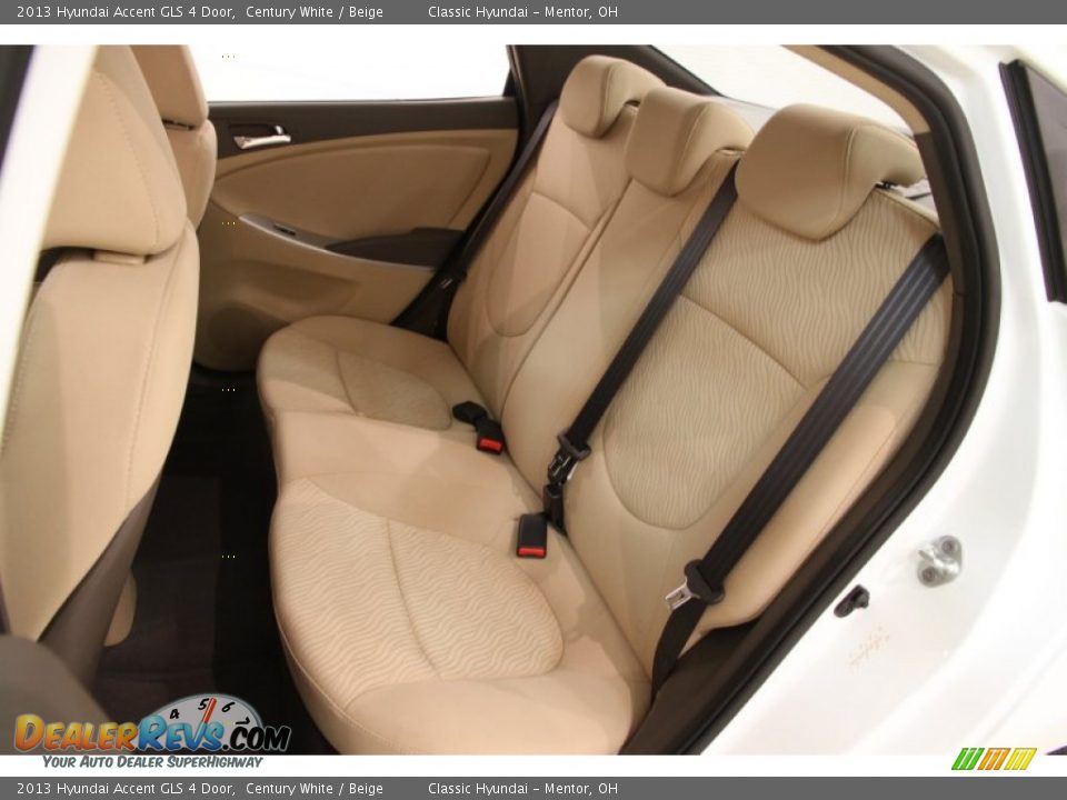 2013 Hyundai Accent GLS 4 Door Century White / Beige Photo #12