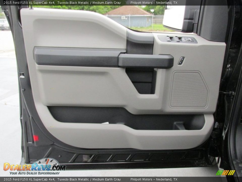 Door Panel of 2015 Ford F150 XL SuperCab 4x4 Photo #20