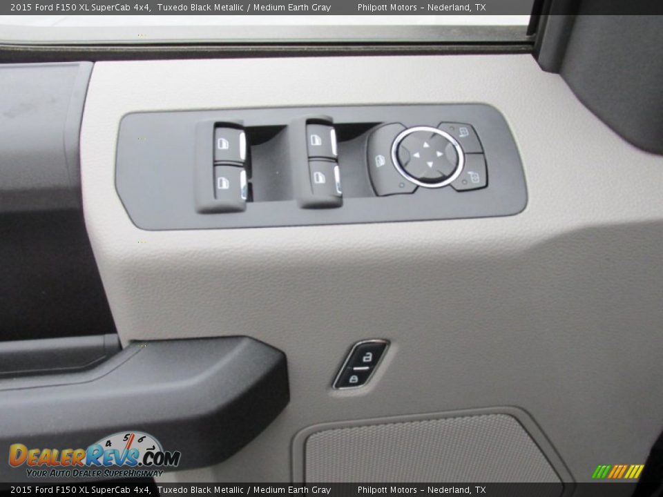 Controls of 2015 Ford F150 XL SuperCab 4x4 Photo #21
