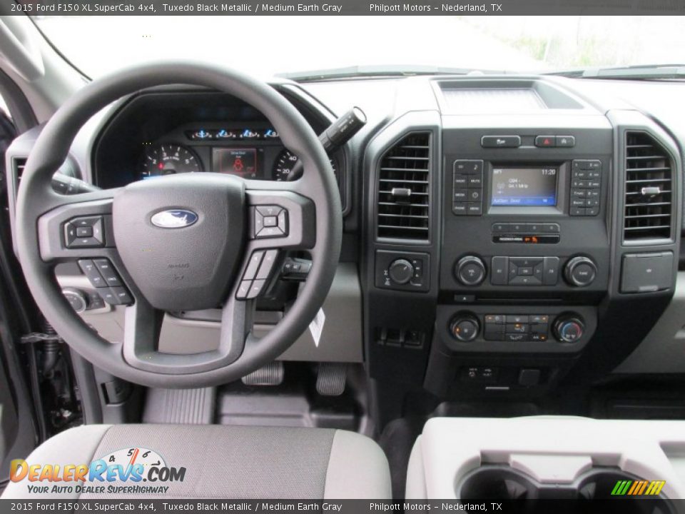 Dashboard of 2015 Ford F150 XL SuperCab 4x4 Photo #24