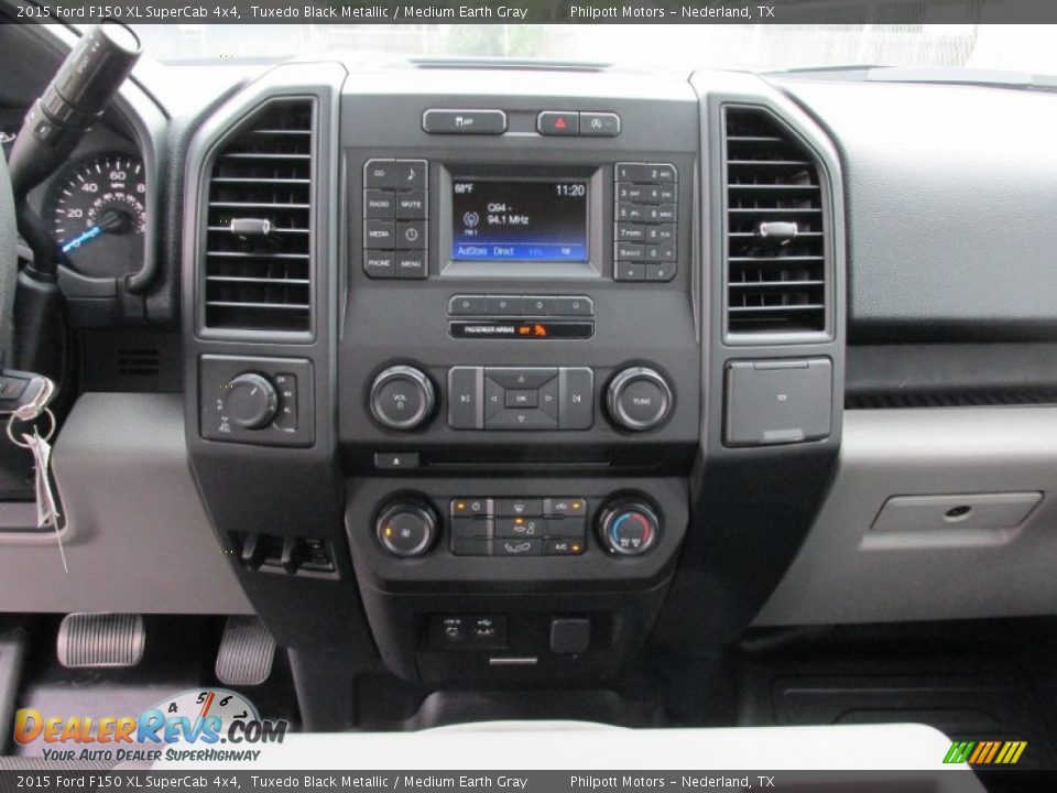 Controls of 2015 Ford F150 XL SuperCab 4x4 Photo #25