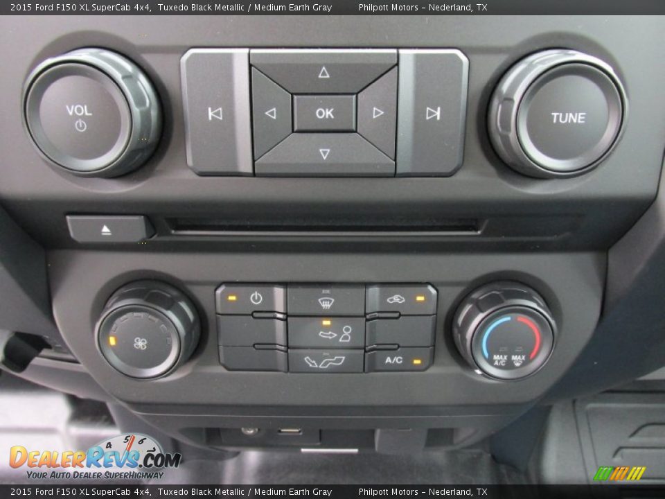 Controls of 2015 Ford F150 XL SuperCab 4x4 Photo #27