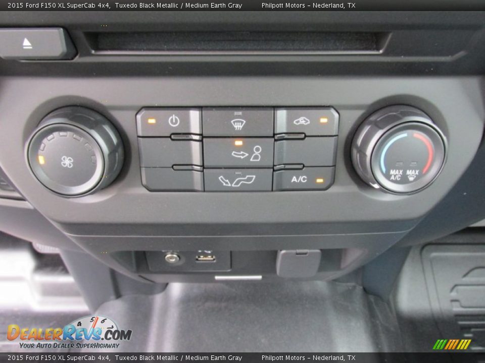 Controls of 2015 Ford F150 XL SuperCab 4x4 Photo #28