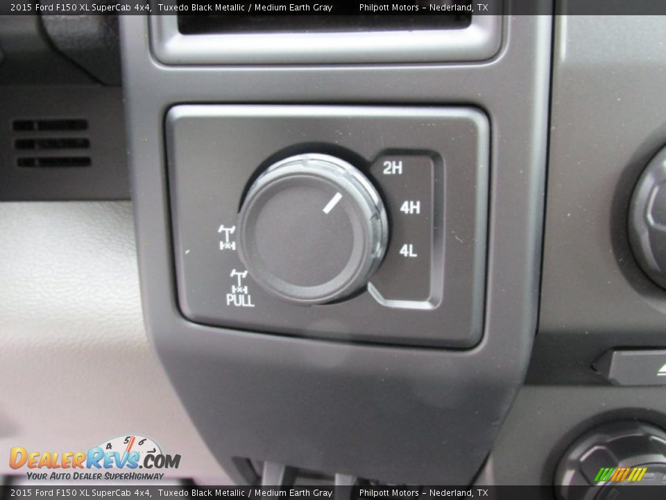 Controls of 2015 Ford F150 XL SuperCab 4x4 Photo #29
