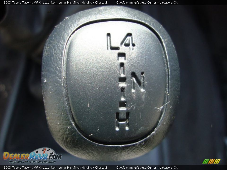 2003 Toyota Tacoma V6 Xtracab 4x4 Lunar Mist Silver Metallic / Charcoal Photo #26