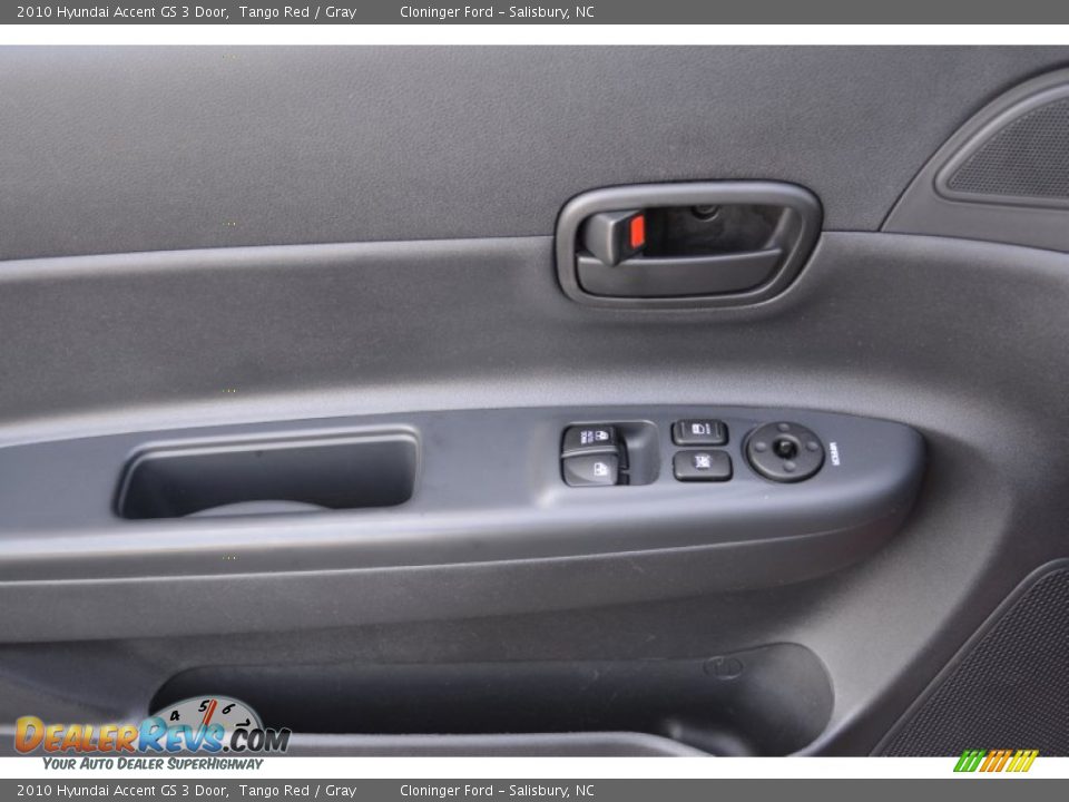 2010 Hyundai Accent GS 3 Door Tango Red / Gray Photo #9
