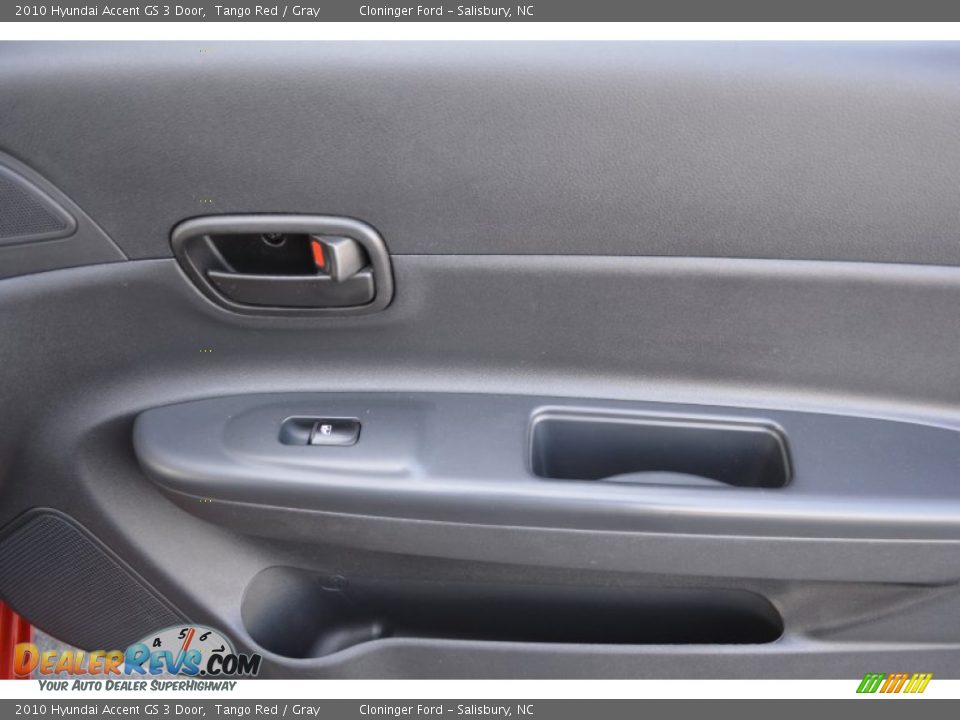 2010 Hyundai Accent GS 3 Door Tango Red / Gray Photo #14