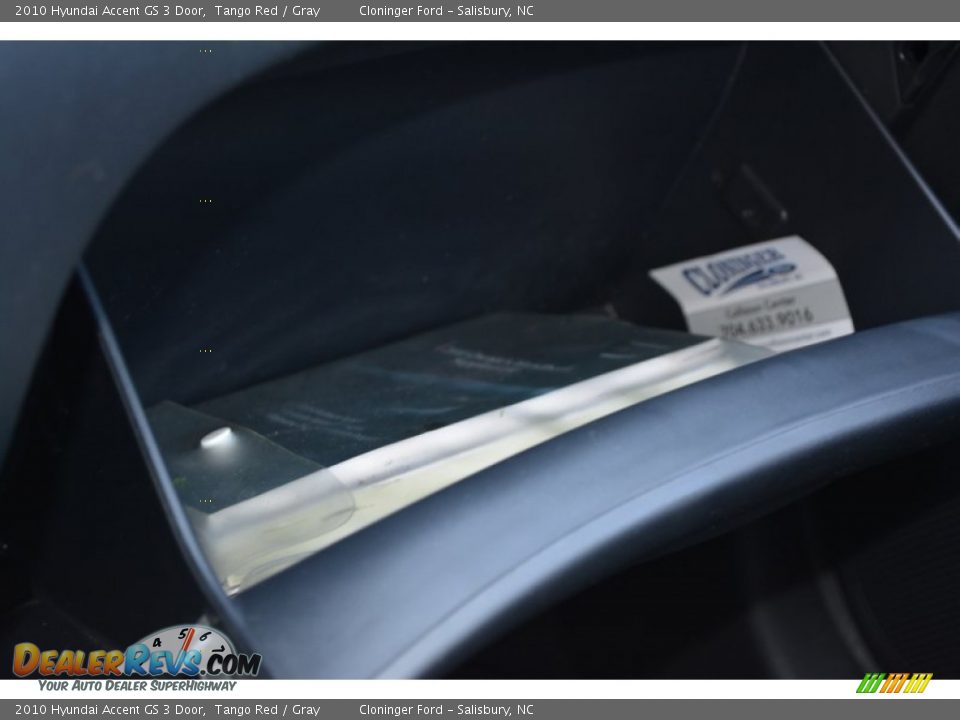 2010 Hyundai Accent GS 3 Door Tango Red / Gray Photo #21