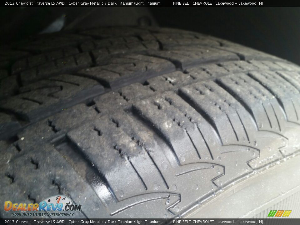 2013 Chevrolet Traverse LS AWD Cyber Gray Metallic / Dark Titanium/Light Titanium Photo #24