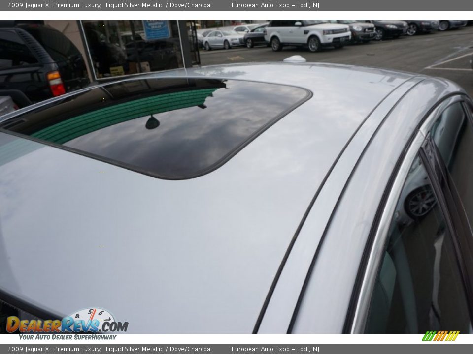 2009 Jaguar XF Premium Luxury Liquid Silver Metallic / Dove/Charcoal Photo #21