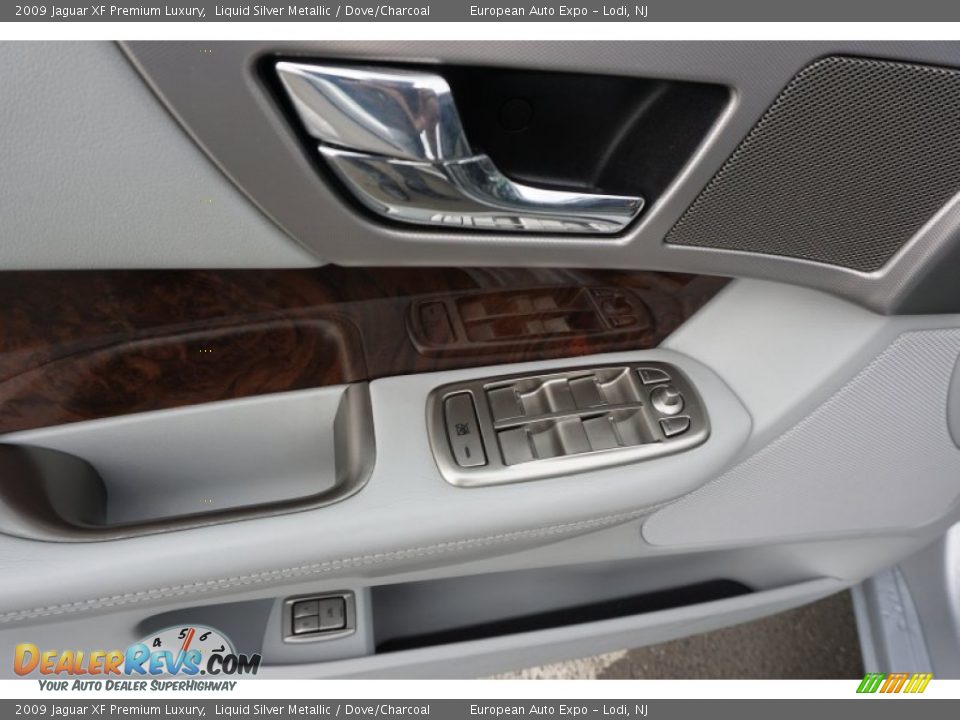 2009 Jaguar XF Premium Luxury Liquid Silver Metallic / Dove/Charcoal Photo #23