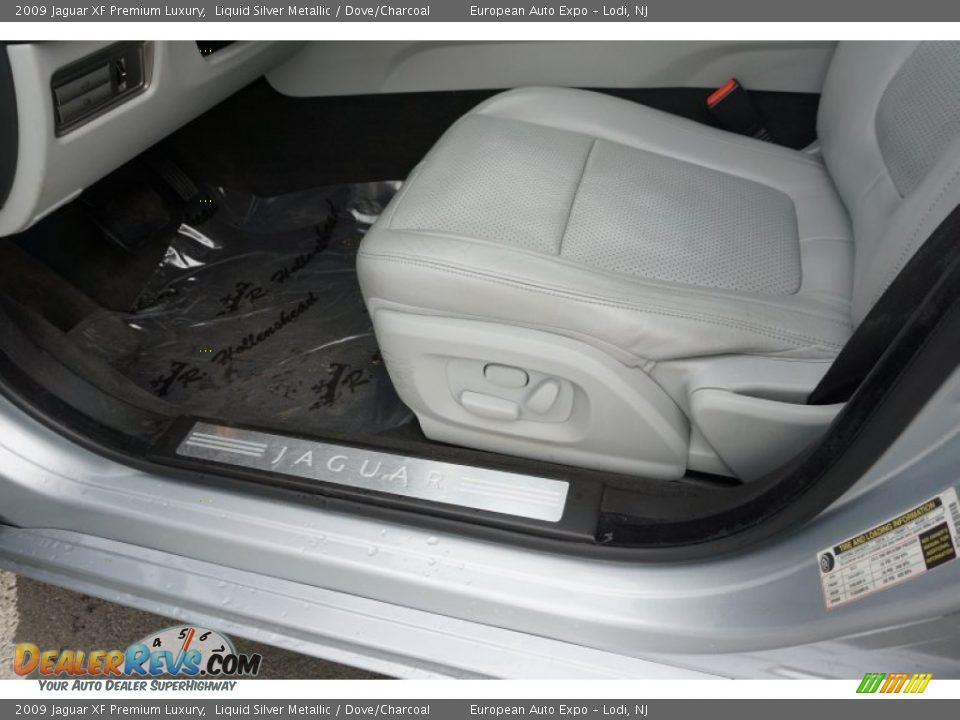 2009 Jaguar XF Premium Luxury Liquid Silver Metallic / Dove/Charcoal Photo #24
