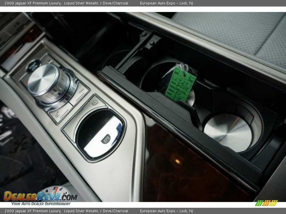 2009 Jaguar XF Premium Luxury Liquid Silver Metallic / Dove/Charcoal Photo #35