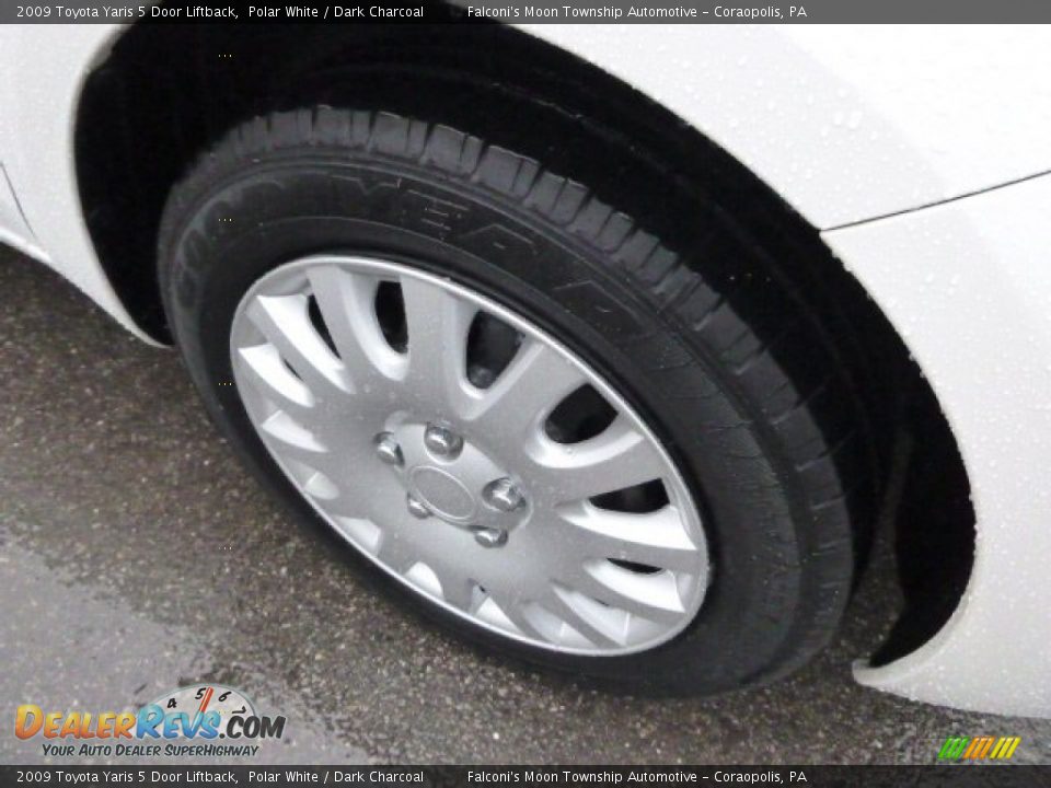 2009 Toyota Yaris 5 Door Liftback Polar White / Dark Charcoal Photo #4