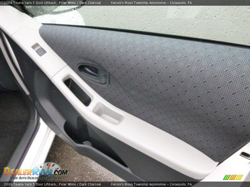2009 Toyota Yaris 5 Door Liftback Polar White / Dark Charcoal Photo #13