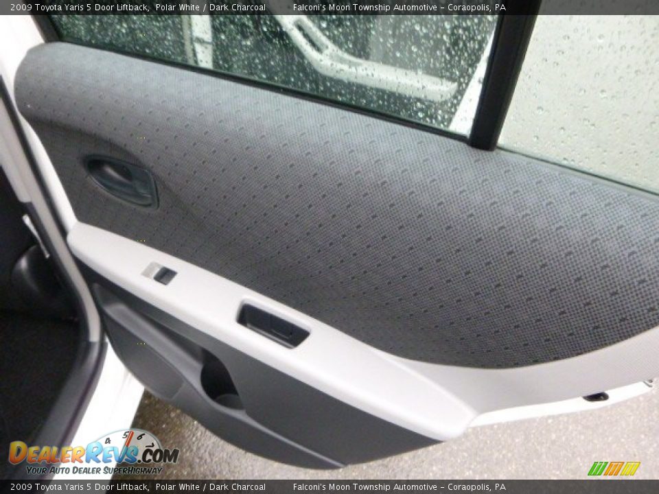 2009 Toyota Yaris 5 Door Liftback Polar White / Dark Charcoal Photo #15