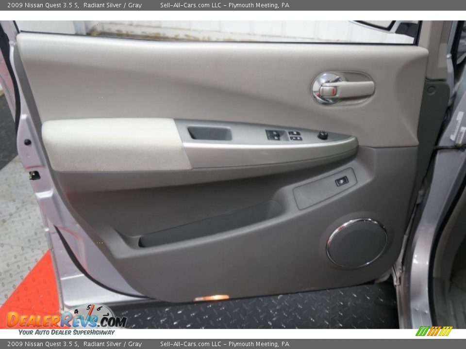 2009 Nissan Quest 3.5 S Radiant Silver / Gray Photo #12