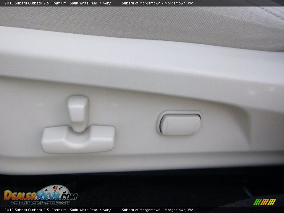 2013 Subaru Outback 2.5i Premium Satin White Pearl / Ivory Photo #16