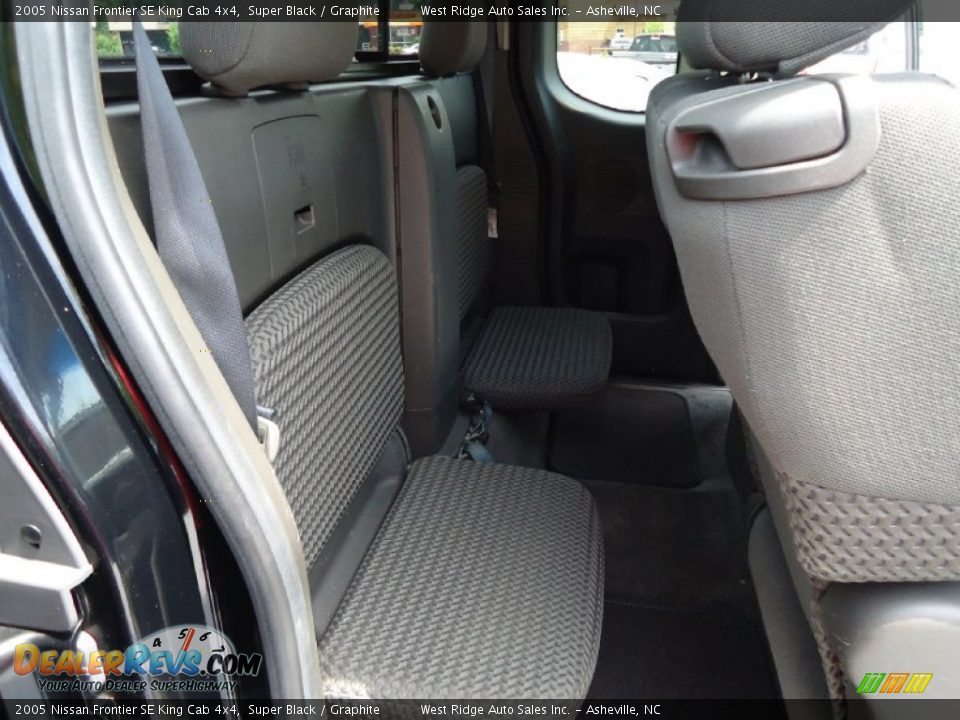 2005 Nissan Frontier SE King Cab 4x4 Super Black / Graphite Photo #13