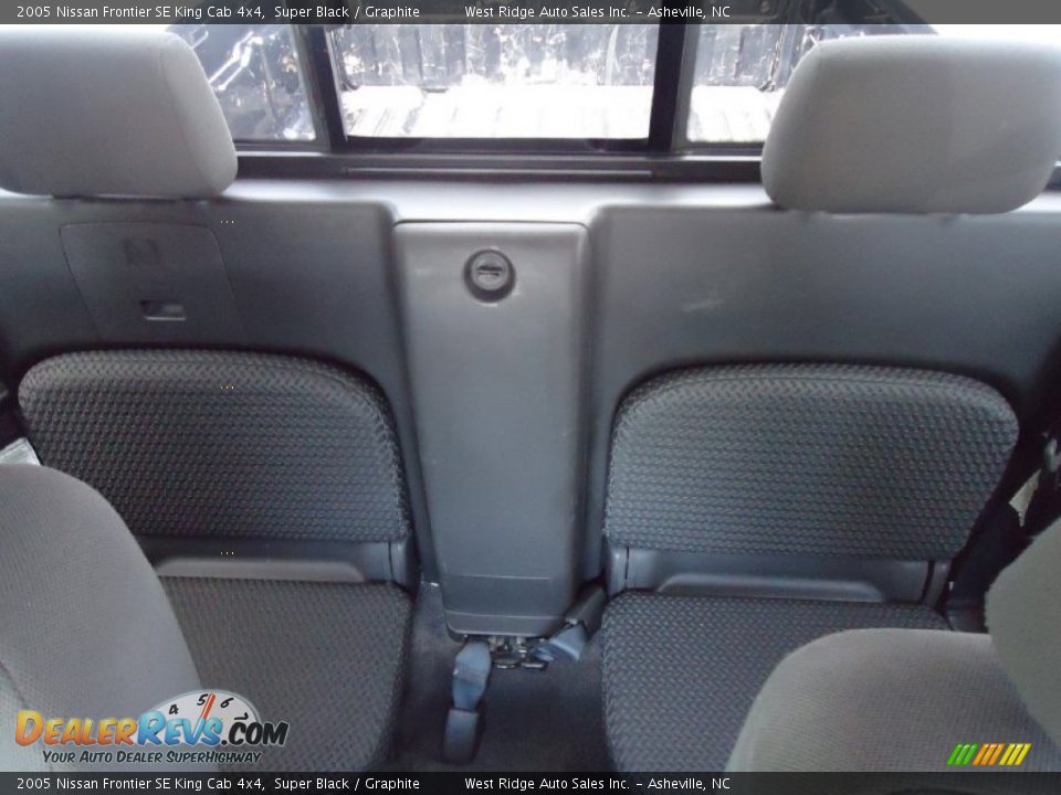 2005 Nissan Frontier SE King Cab 4x4 Super Black / Graphite Photo #26