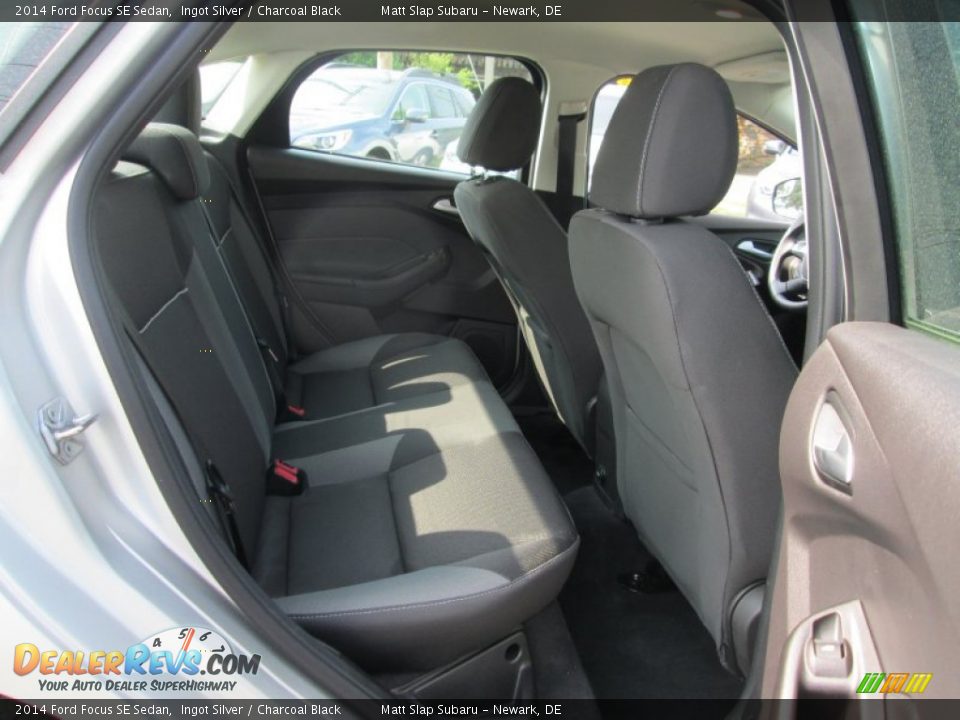 2014 Ford Focus SE Sedan Ingot Silver / Charcoal Black Photo #18