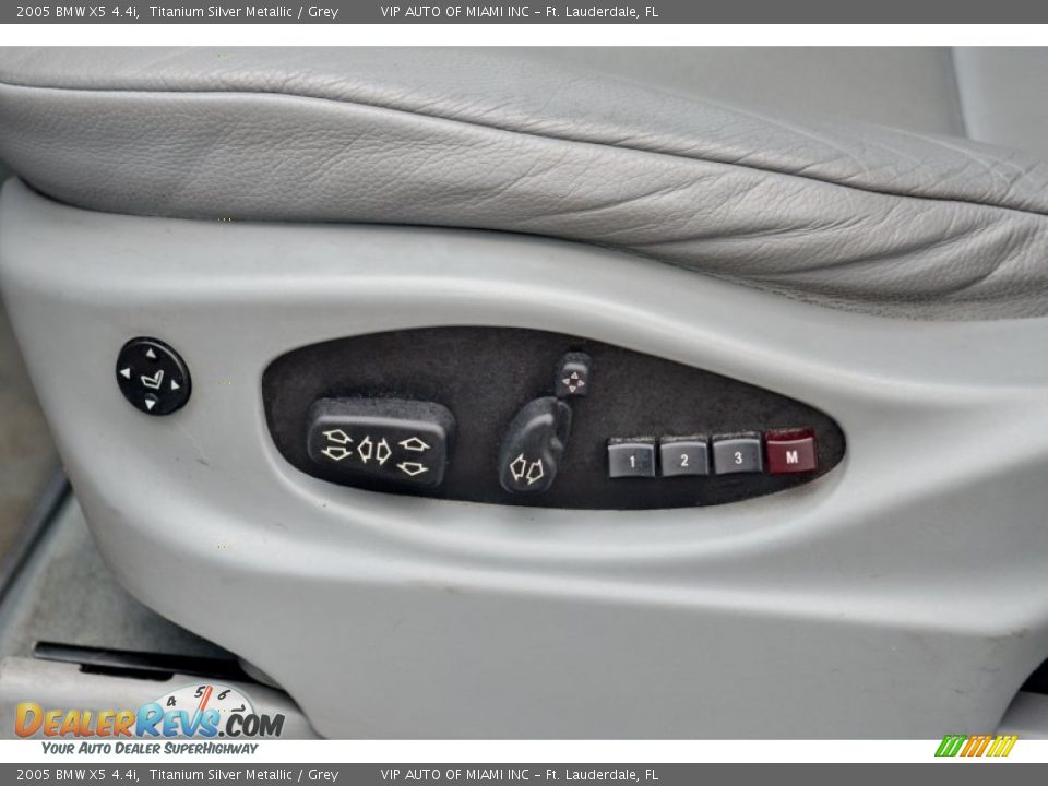 Controls of 2005 BMW X5 4.4i Photo #36