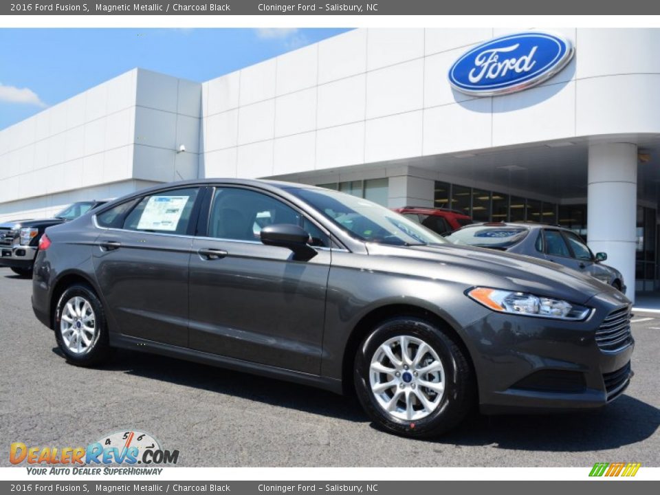 Front 3/4 View of 2016 Ford Fusion S Photo #1
