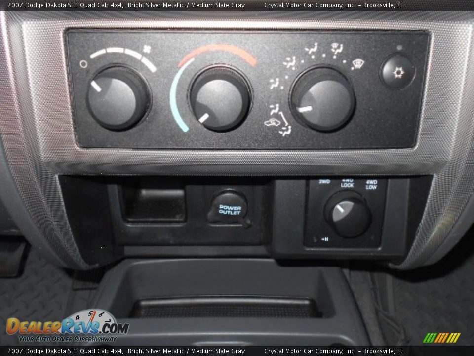 2007 Dodge Dakota SLT Quad Cab 4x4 Bright Silver Metallic / Medium Slate Gray Photo #19