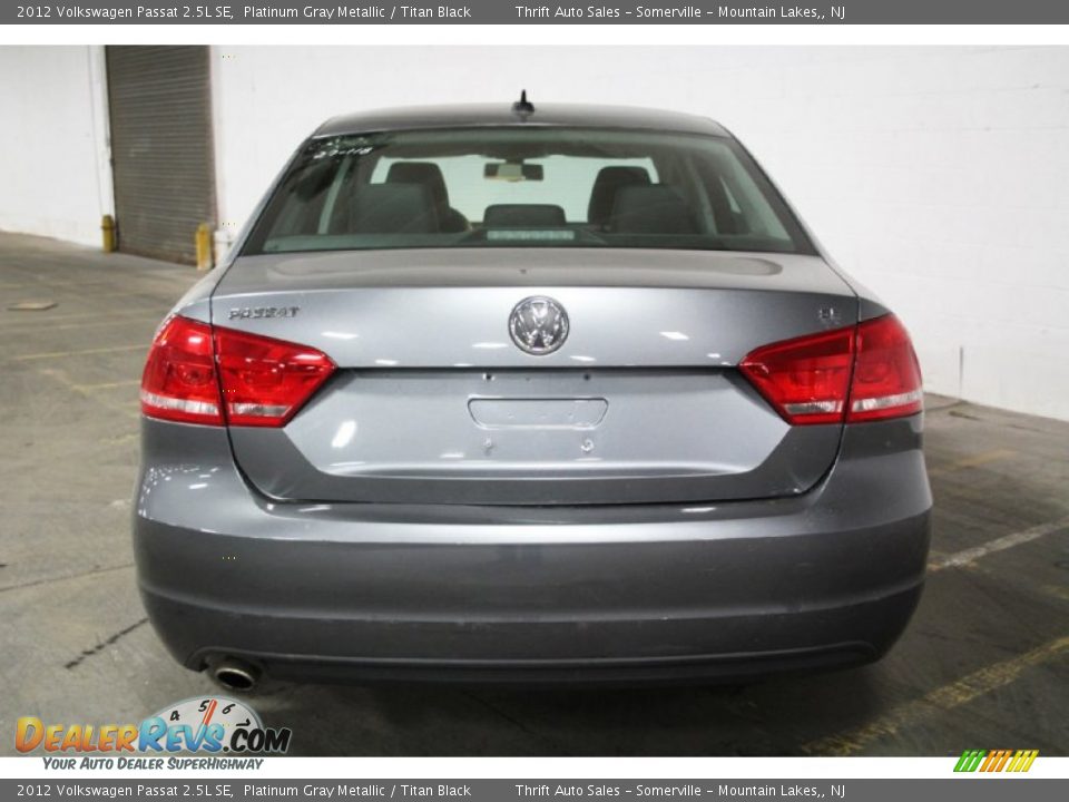 2012 Volkswagen Passat 2.5L SE Platinum Gray Metallic / Titan Black Photo #6