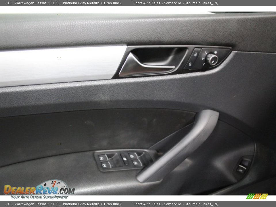 2012 Volkswagen Passat 2.5L SE Platinum Gray Metallic / Titan Black Photo #9