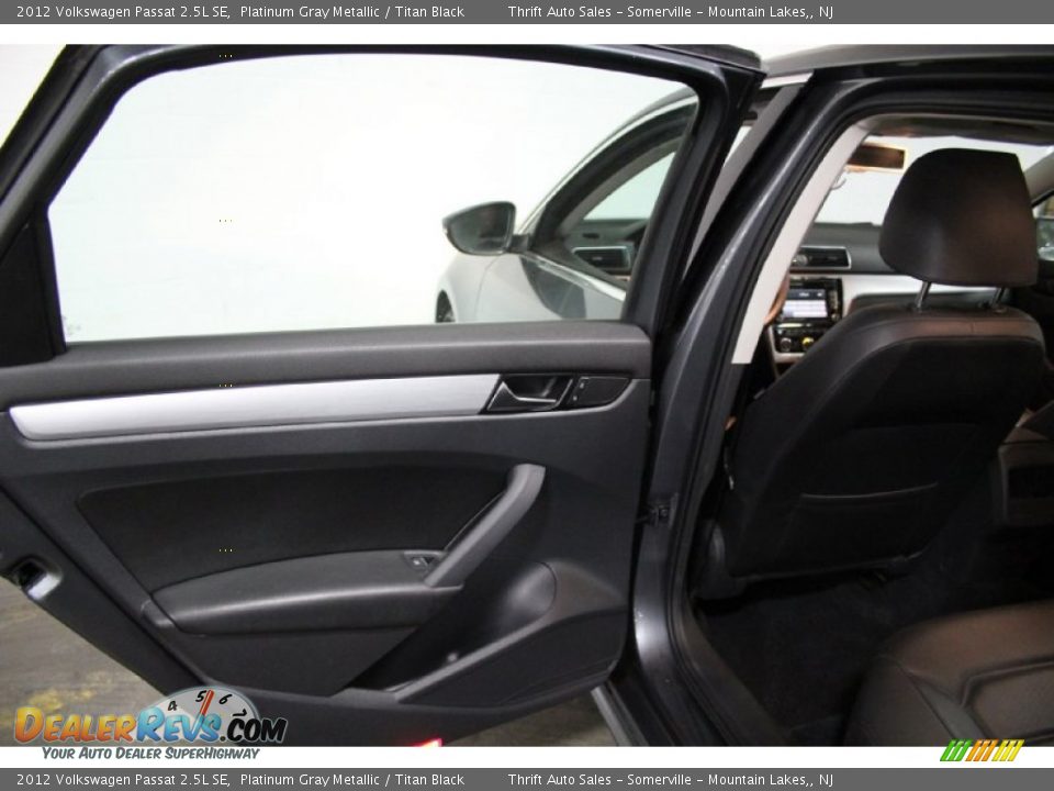 2012 Volkswagen Passat 2.5L SE Platinum Gray Metallic / Titan Black Photo #11